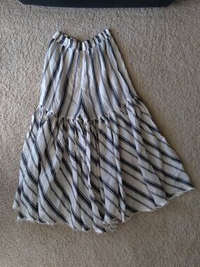 Generation Flo White and Gray Striped Wide Leg Flowy Ruffle Pants Womens Size 8